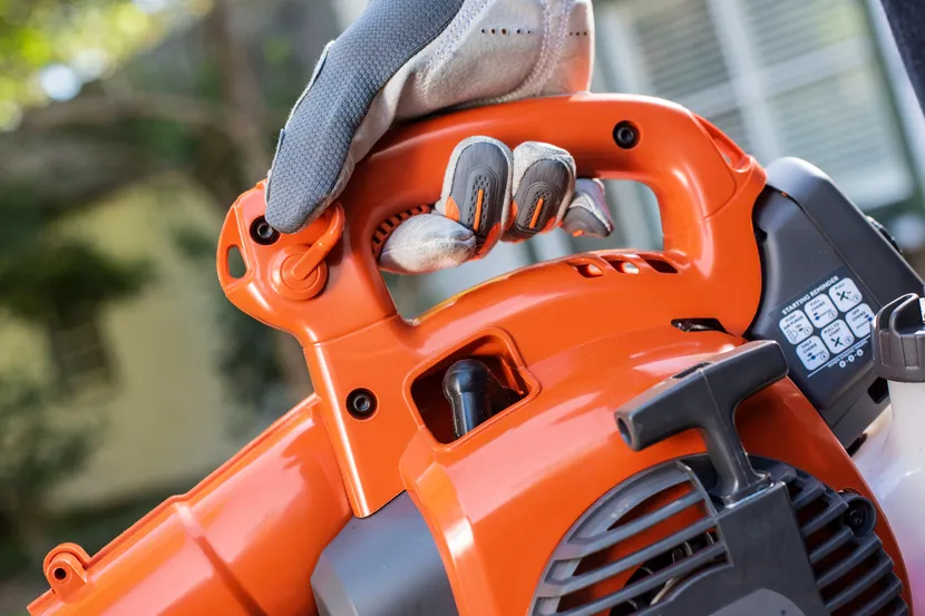 Blokada obrotów, łatwa obsługa dzięki regulowanej prędkości wentylatora Husqvarna 125BVx Blokada obrotów, łatwa obsługa dzięki regulowanej prędkości wentylatora Husqvarna 125BVx
